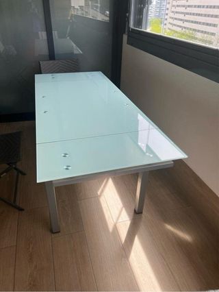 Mesa de cristal extensible