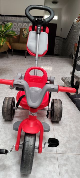 Triciclo Feber Rojo y Gris