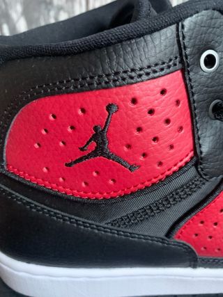 Zapatillas Jordan Botas Negras y Rojas