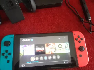 Nintendo Switch Azul/Roja + Accesorios + Juego