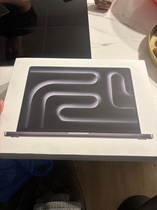MacBook Pro 16 M4
