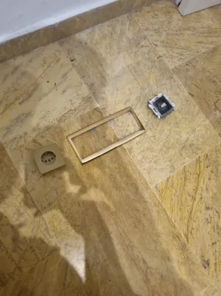 Mecanismos Eléctricos: Pulsadores, Enchufes