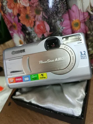 Fotocamera digitale Canon PowerShot A310 da 3,2 MP in lettura 
