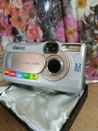 Fotocamera digitale Canon PowerShot A310 da 3,2 MP in lettura 