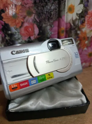 Fotocamera digitale Canon PowerShot A310 da 3,2 MP in lettura 