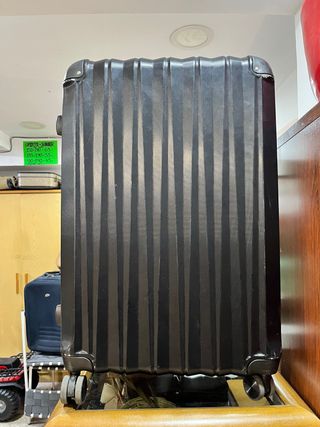 Maleta negra de viaje