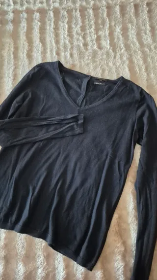 Jersey negro pico botones espalda