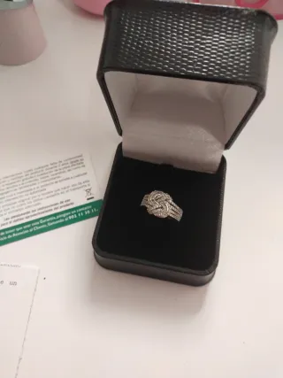 Anillo de plata con diseño entrelazado