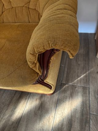 Sillón de tela y madera roble