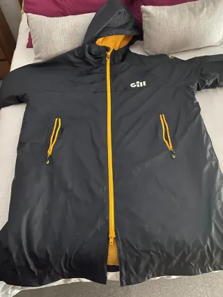 Abrigo de cambio Gill Aqua Parka valorado en 200€