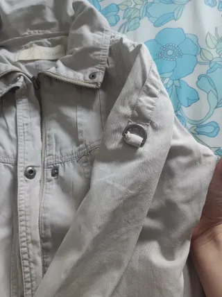 Chaqueta beige con cinturón