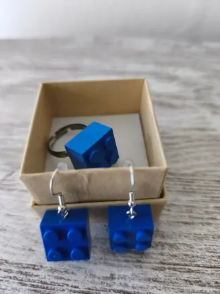 Anillo y pendientes Lego azul