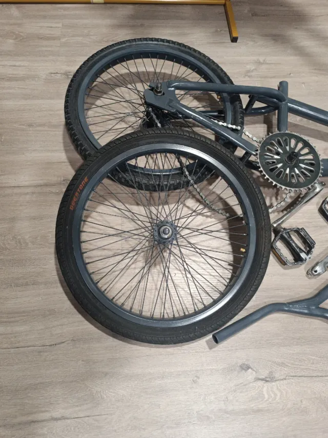 Bicicleta BMX Desmontada