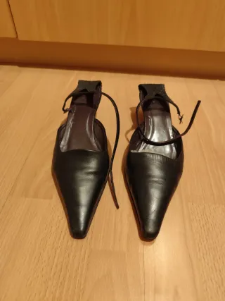 Zapatos cuña piel negros Zara