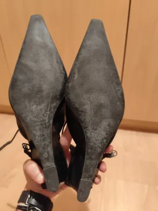 Zapatos cuña piel negros Zara