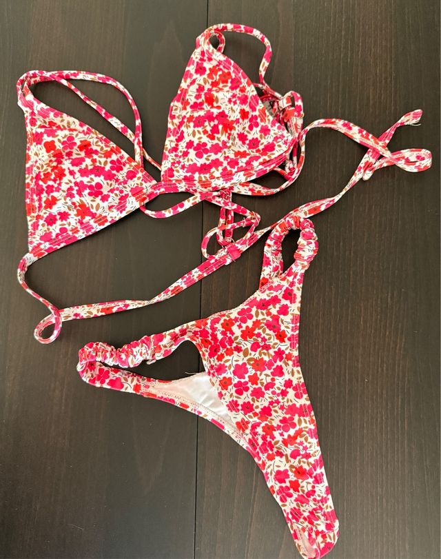 Bikini floral rosa y rojo