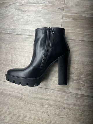 Stivaletti Nero Giardini neri con tacco