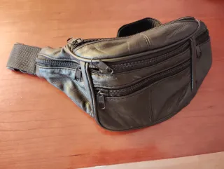 Riñonera de cuero negra