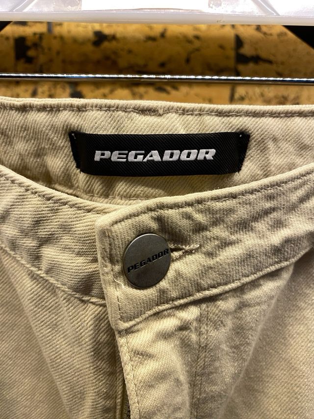 Pantalones cargo beige PEGADOR