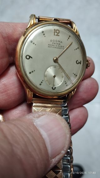 Reloj bañado en oro Dogma
