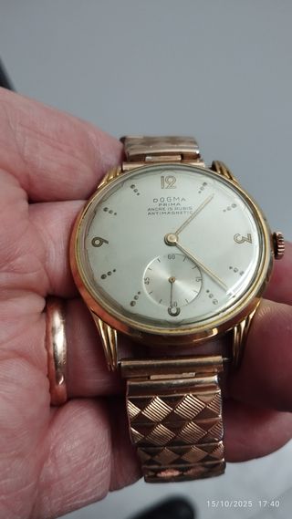 Reloj bañado en oro Dogma