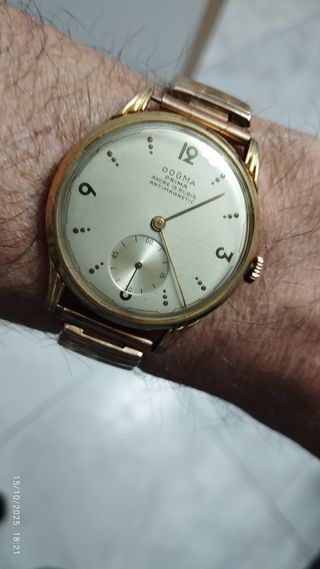 Reloj bañado en oro Dogma