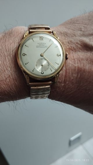 Reloj bañado en oro Dogma