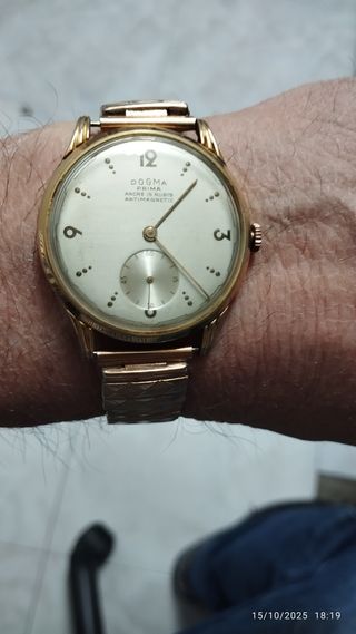 Reloj bañado en oro Dogma