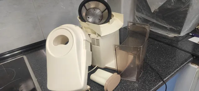 Licuadora Moulinex Blanca y Beige