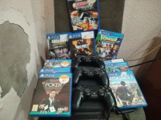 PS4 (PlayStation 4) con 9 juegos y 3 mandos