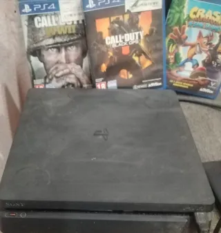 PS4 (PlayStation 4) con 9 juegos y 3 mandos