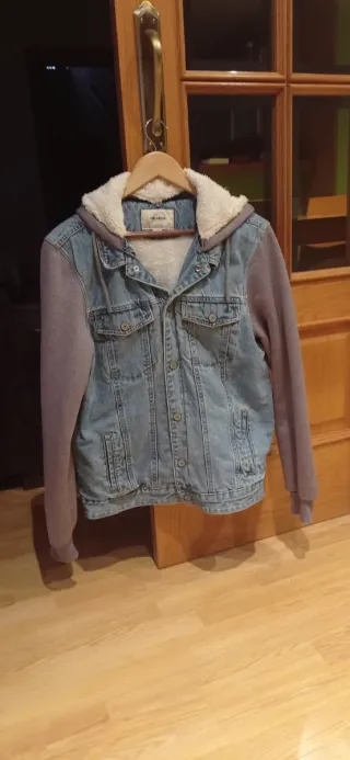 Cazadora vaquera con mangas de algodón