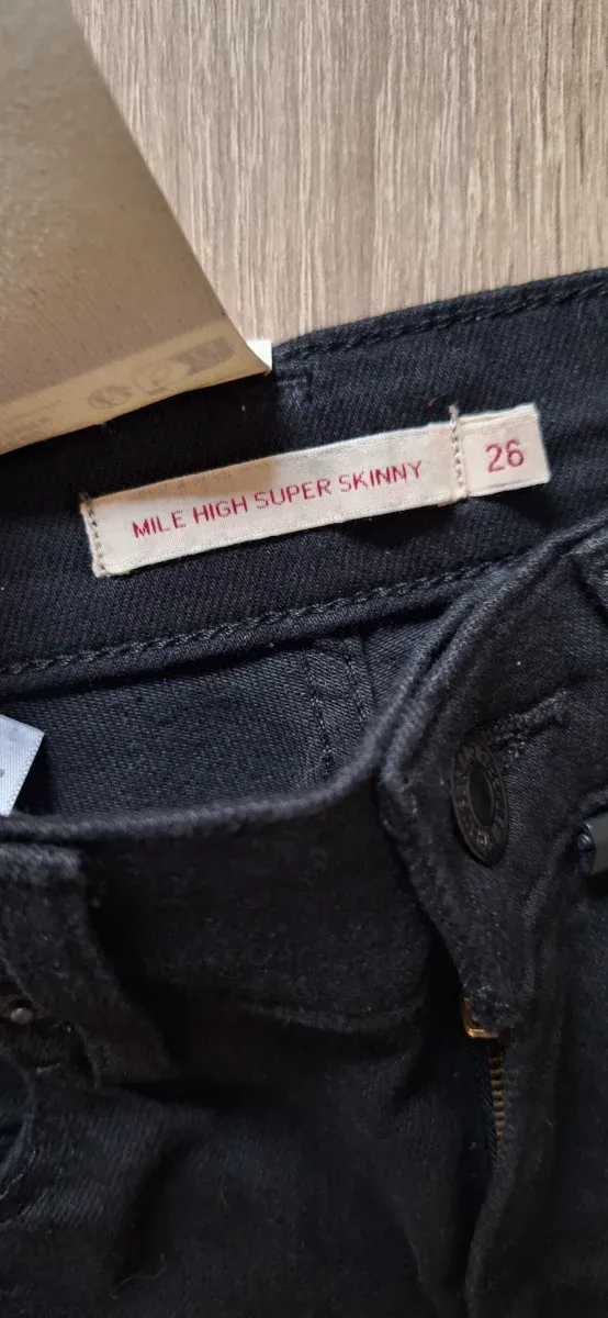 Vaqueros Levi's negros nuevos con etiqueta