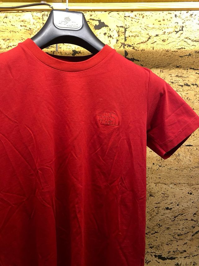 Camiseta The North Face Roja