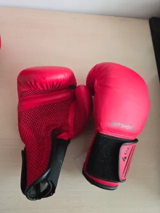 Saco de boxeo y guantes Outshock rojos talla junio
