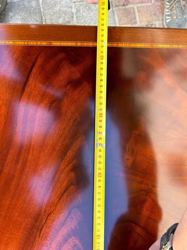 Mesita auxiliar caoba y bronce Herrainz