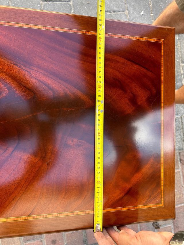 Mesita auxiliar caoba y bronce Herrainz