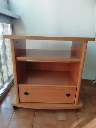 Mesa TV Roble con Cajón y Ruedas. Ancho 70 Alto 70