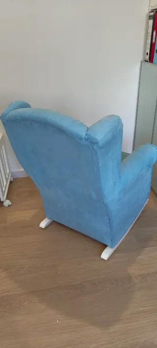 Sillón de lactancia azul