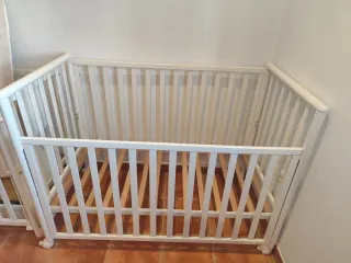 Cuna blanca de madera