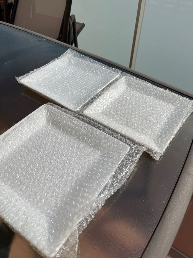 Platos blancos de cerámica