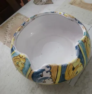 Ciotola decorata in ceramica