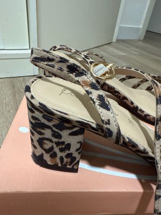 Sandalias tacón estampado leopardo talla 39