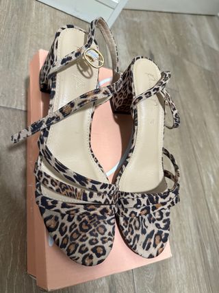 Sandalias tacón estampado leopardo talla 39