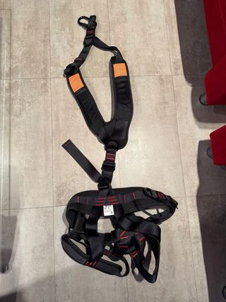 Arnés anticaídas y escalada