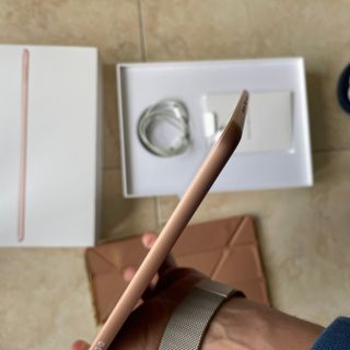 iPad 7ª Gen 32GB Oro + Caja + Funda + Cable