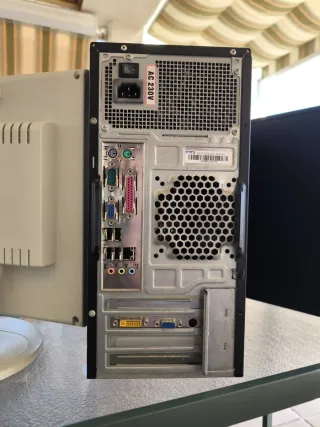 Torre ordenador Pentium(R) Dual-Core CPU E5300 2.6