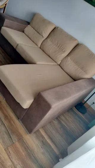 Chaiselongue bicolor beige/marrón + un puff
