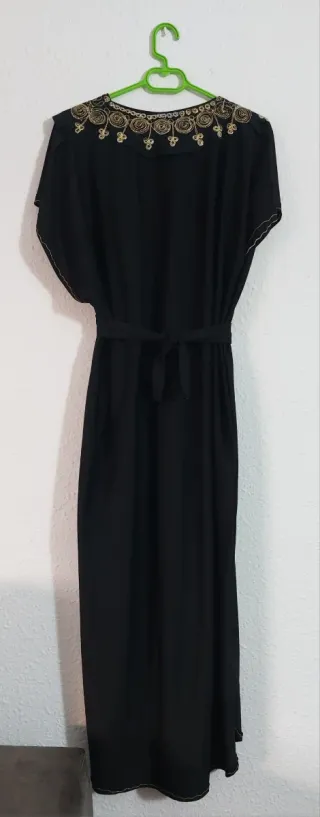 Chilaba negra bordada dorada