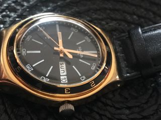Swatch Irony Oro - Reloj de Pulsera Dorado
